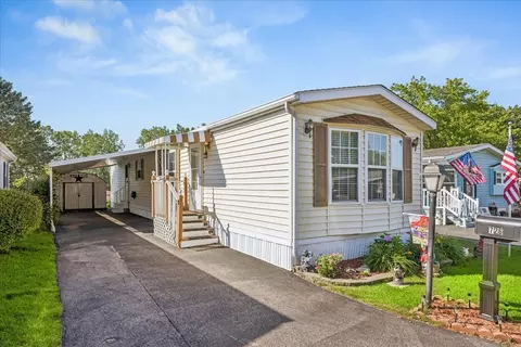 726 Hillcrest Ln, Crystal Lake, IL 60014