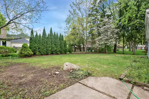 Exterior - 106 Foxcroft Rd, Naperville, IL 60565 photo 2 of 3