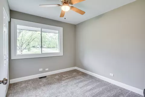 Bedroom - 106 Foxcroft Rd, Naperville, IL 60565 photo 3 of 6