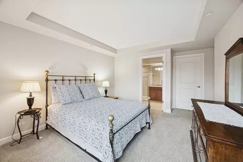 Bedroom - 10 E Burlington St #2B, Riverside, IL 60546 photo 4 of 4
