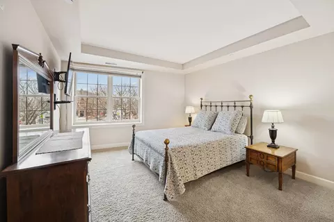 Bedroom - 10 E Burlington St #2B, Riverside, IL 60546 photo 3 of 4