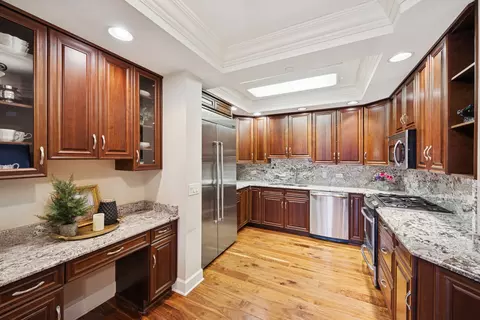 Kitchen - 10 E Burlington St #2B, Riverside, IL 60546 photo 2 of 2