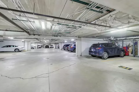 Exterior - 10 E Burlington St #2B, Riverside, IL 60546 photo 6 of 8