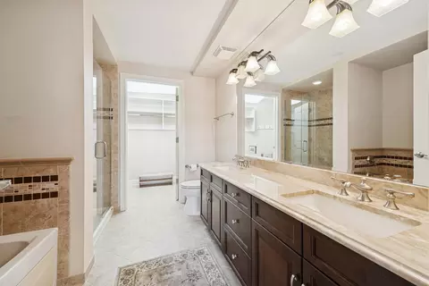 Bath - 10 E Burlington St #2B, Riverside, IL 60546 photo 2 of 5