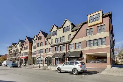 Exterior - 10 E Burlington St #2B, Riverside, IL 60546 photo 3 of 8