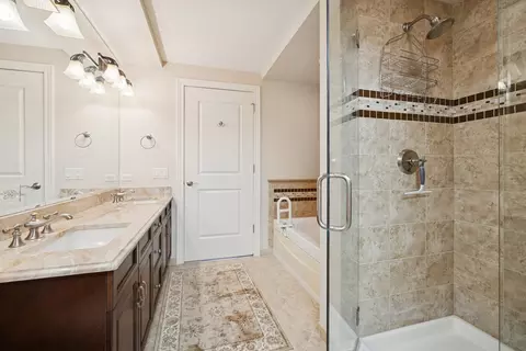Bath - 10 E Burlington St #2B, Riverside, IL 60546 photo 3 of 5