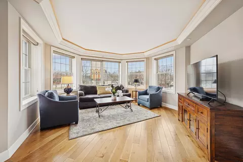 Living - 10 E Burlington St #2B, Riverside, IL 60546 photo 1 of 2