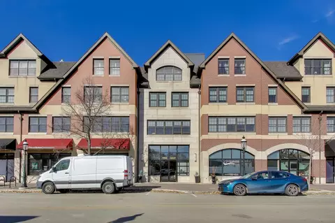 Exterior - 10 E Burlington St #2B, Riverside, IL 60546 photo 2 of 8
