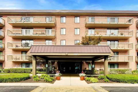 6443 Clarendon Hills Rd #301C, Willowbrook, IL 60527