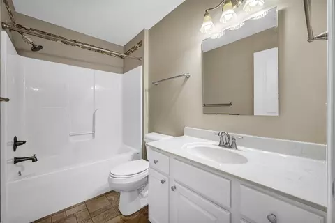 Bath - 171 Cassidy Rd, Normal, IL 61761 photo 2 of 3
