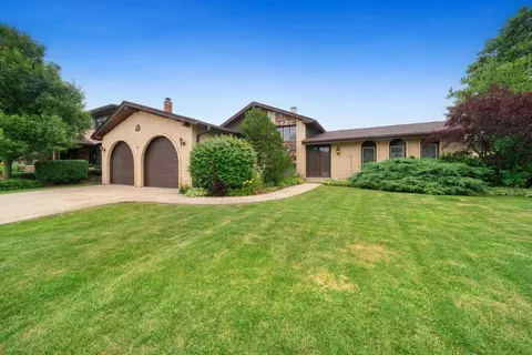 901 Claremont Dr, Downers Grove, IL 60516