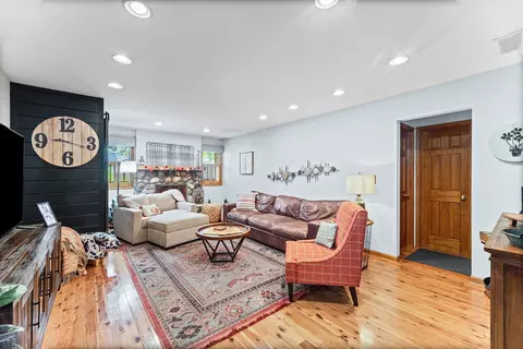 3102 Swallow Ln, Rolling Meadows, IL 60008 photo 8