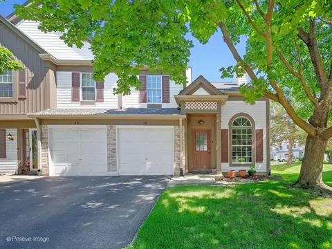 38 Crab Tree Dr, Westmont, IL 60559