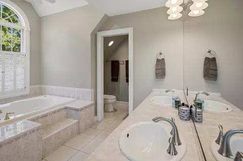 Bath - 233 Valley Rd, Trout Valley, IL 60013 photo 2 of 5