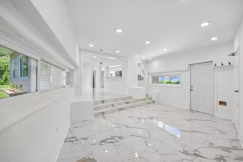 Entry Way - Undisclosed, Hazel Crest, IL 60429 photo 1 of 1