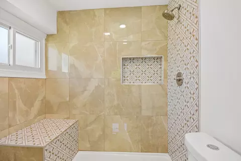 Bath - Undisclosed, Hazel Crest, IL 60429 photo 1 of 2