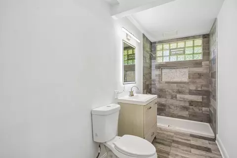 Bath - Undisclosed, Hazel Crest, IL 60429 photo 2 of 2