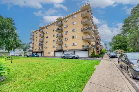 7428 Washington St #605, Forest Park, IL 60130