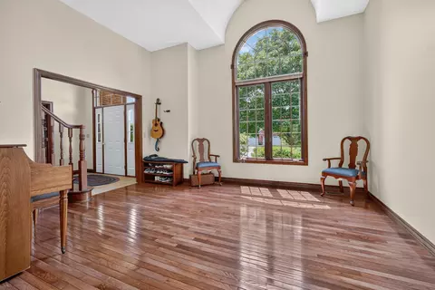 Living - 402 Northridge Cc Ests, Normal, IL 61761 photo 2 of 6