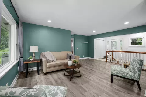 Living - 113 31st Ave, Moline, IL 61265 photo 1 of 3
