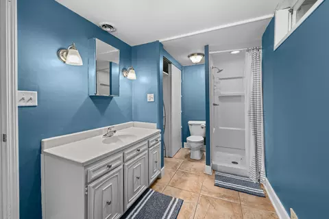 Bath - 113 31st Ave, Moline, IL 61265 photo 4 of 4