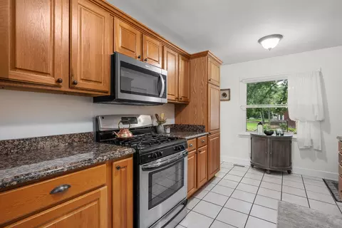 Kitchen - 113 31st Ave, Moline, IL 61265 photo 4 of 5