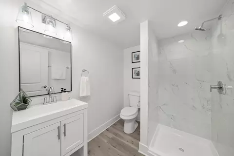 Bath - 819 E 98th Pl, Chicago, IL 60628 photo 2 of 2