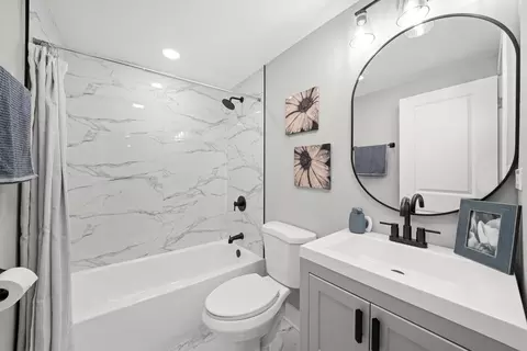 Bath - 819 E 98th Pl, Chicago, IL 60628 photo 1 of 2