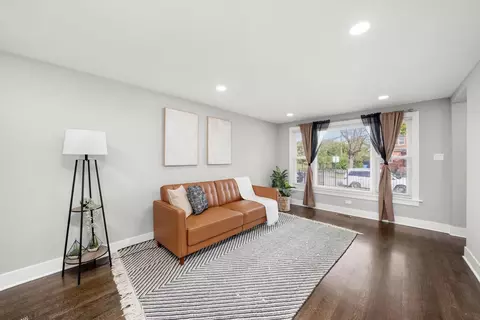 Living - 819 E 98th Pl, Chicago, IL 60628 photo 2 of 4