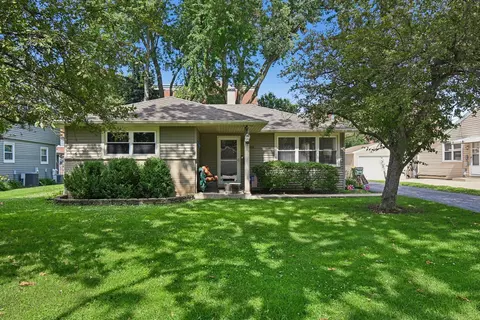 3002 Owl Dr, Rolling Meadows, IL 60008 photo 1