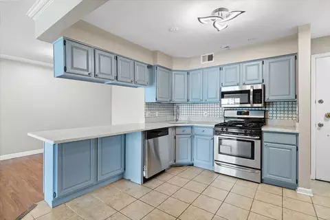 Kitchen - 5300 Carriageway Dr #207, Rolling Meadows, IL 60008 photo 3 of 6