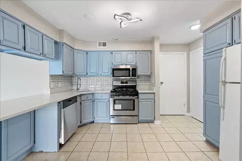 Kitchen - 5300 Carriageway Dr #207, Rolling Meadows, IL 60008 photo 4 of 6