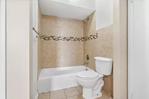 Bath - 5300 Carriageway Dr #207, Rolling Meadows, IL 60008 photo 2 of 3
