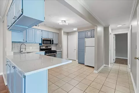 Kitchen - 5300 Carriageway Dr #207, Rolling Meadows, IL 60008 photo 6 of 6