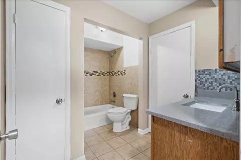 Bath - 5300 Carriageway Dr #207, Rolling Meadows, IL 60008 photo 3 of 3