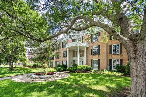 Exterior - 5300 Carriageway Dr #207, Rolling Meadows, IL 60008 photo 3 of 7