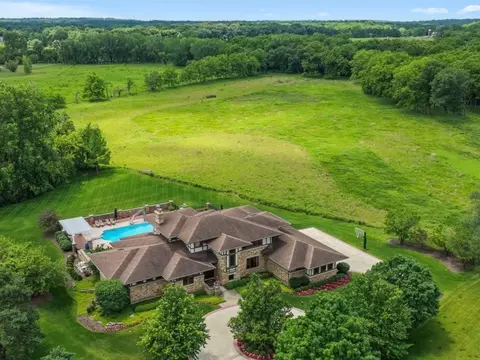 39 W973 Crosscreek Ln, Saint Charles, IL 60175