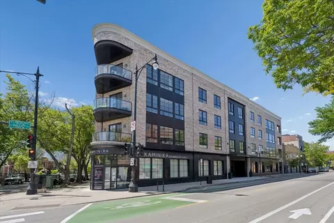 3808 N Lincoln Ave #203, Chicago, IL 60613