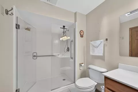Bath - 337 N Wild Cherry Dr, Dixon, IL 61021 photo 2 of 5