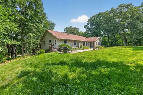 Exterior - 337 N Wild Cherry Dr, Dixon, IL 61021 photo 12 of 19