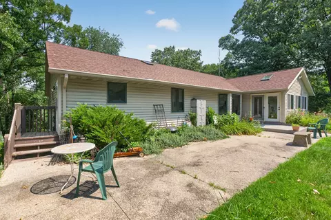 Exterior - 337 N Wild Cherry Dr, Dixon, IL 61021 photo 13 of 19