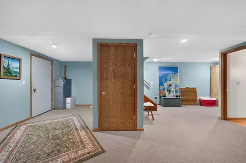 Entry Way - 337 N Wild Cherry Dr, Dixon, IL 61021 photo 5 of 7