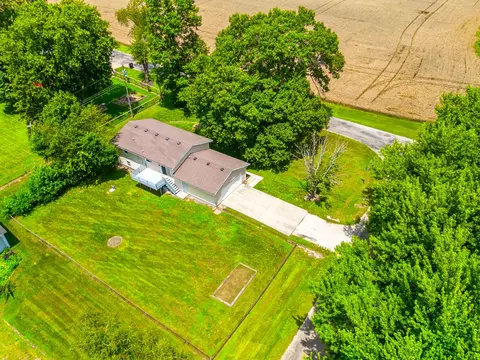 8212 Elm Ave, Downs, IL 61736 photo 31