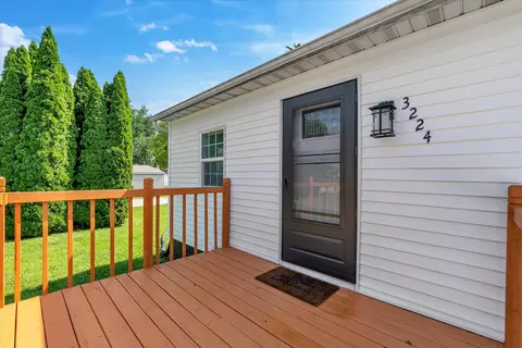 Exterior - 3224 40th St, Moline, IL 61265 photo 3 of 7