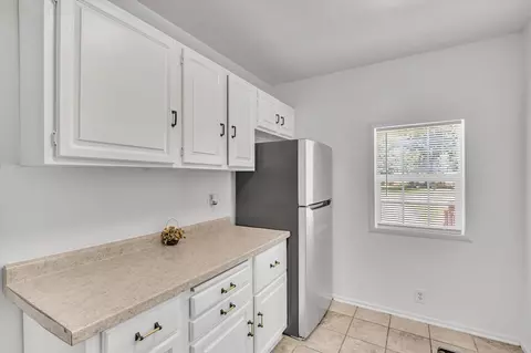 Kitchen - 3224 40th St, Moline, IL 61265 photo 4 of 4