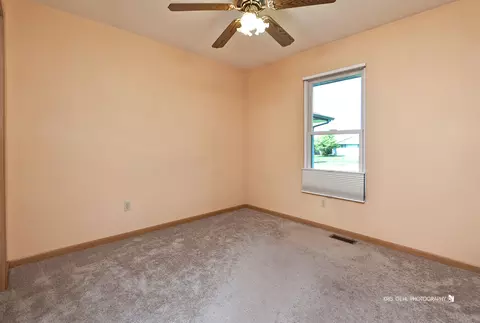 608 Wimbleton Trl, Mchenry, IL 60050 photo 21
