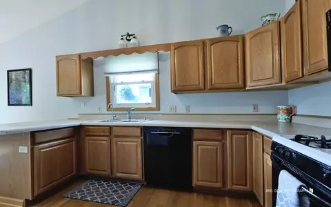 608 Wimbleton Trl, Mchenry, IL 60050 photo 15