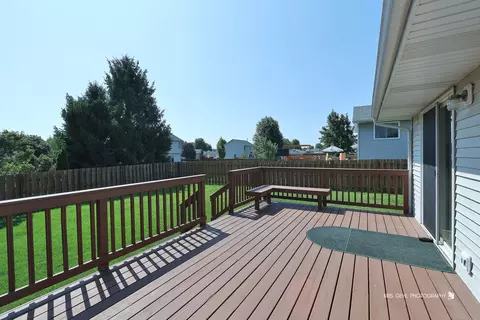 608 Wimbleton Trl, Mchenry, IL 60050 photo 4