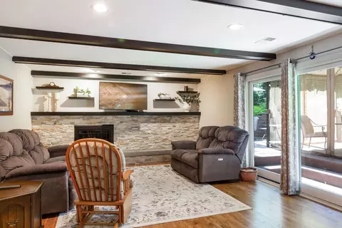 Living - 1124 Crane Dr, Sleepy Hollow, IL 60118 photo 3 of 4