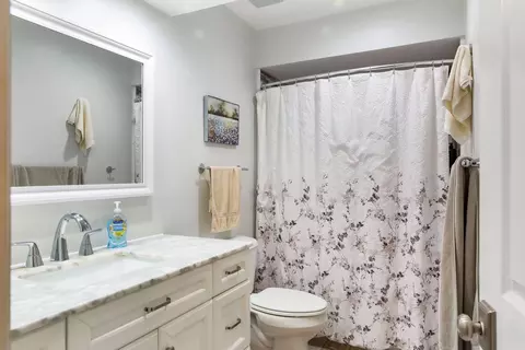 Bath - 1124 Crane Dr, Sleepy Hollow, IL 60118 photo 2 of 3